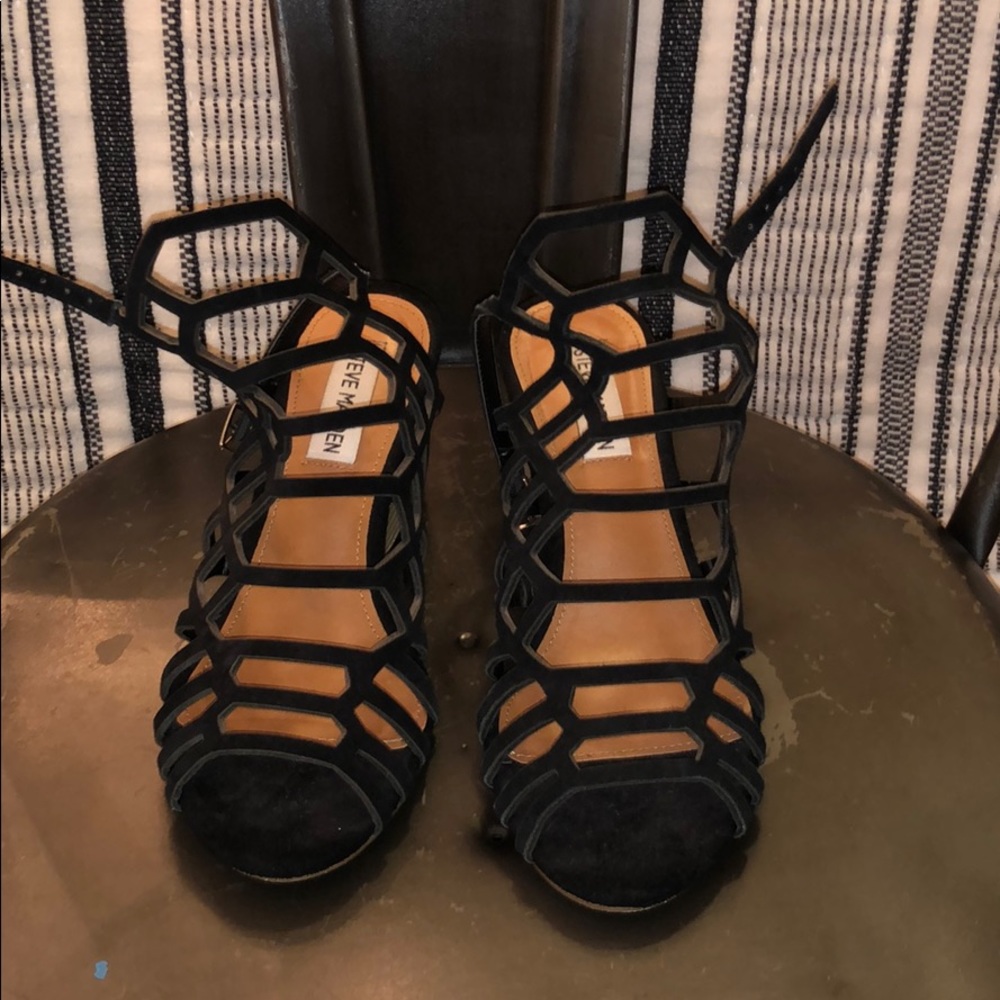 black wedges